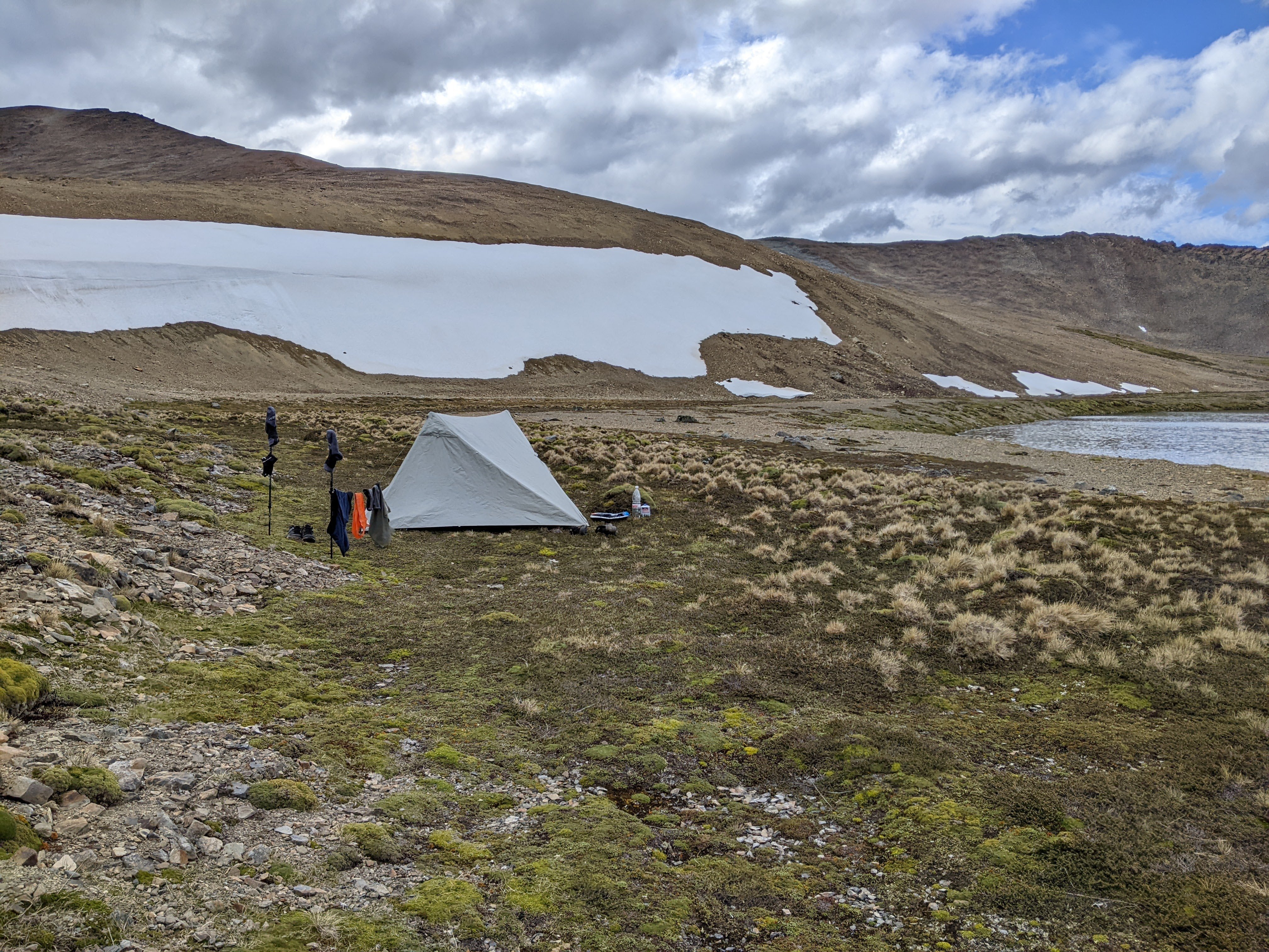 The tent near a lake